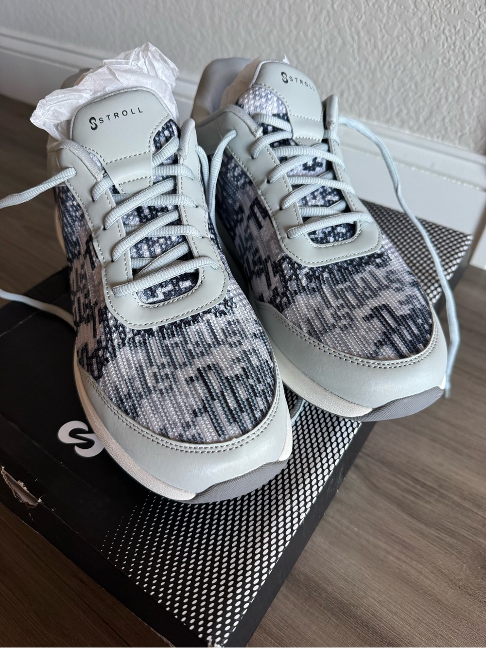 Stroll Performance knit golf shoes in Light Gray & white